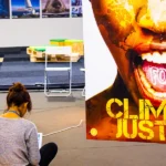 Photographe de reportage au pavillon caribéen lors de la COP 21, capturant conférences, échanges et ambiance des événements internationaux