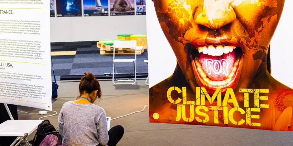 Photographe de reportage au pavillon caribéen lors de la COP 21, capturant conférences, échanges et ambiance des événements internationaux